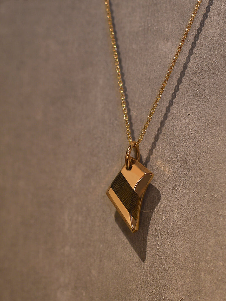 W (横) : 14mm / H (縦) : 21mm