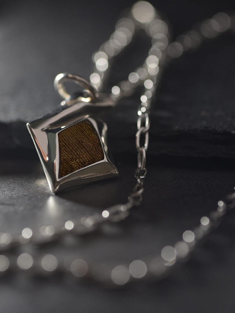 W (横) : 17mm / H (縦) : 23mm