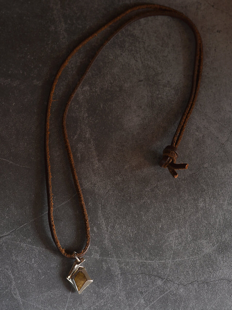 革紐は付属されております