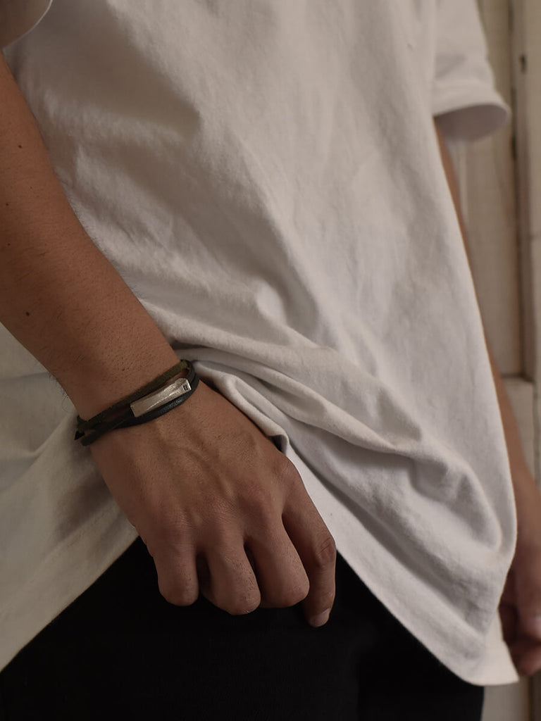 M size (モデル手首周り17cm)