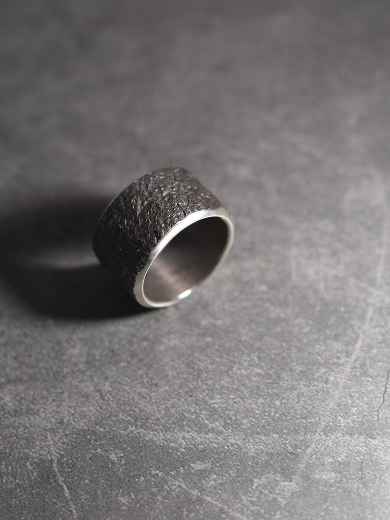 エッジは鏡面仕上げ