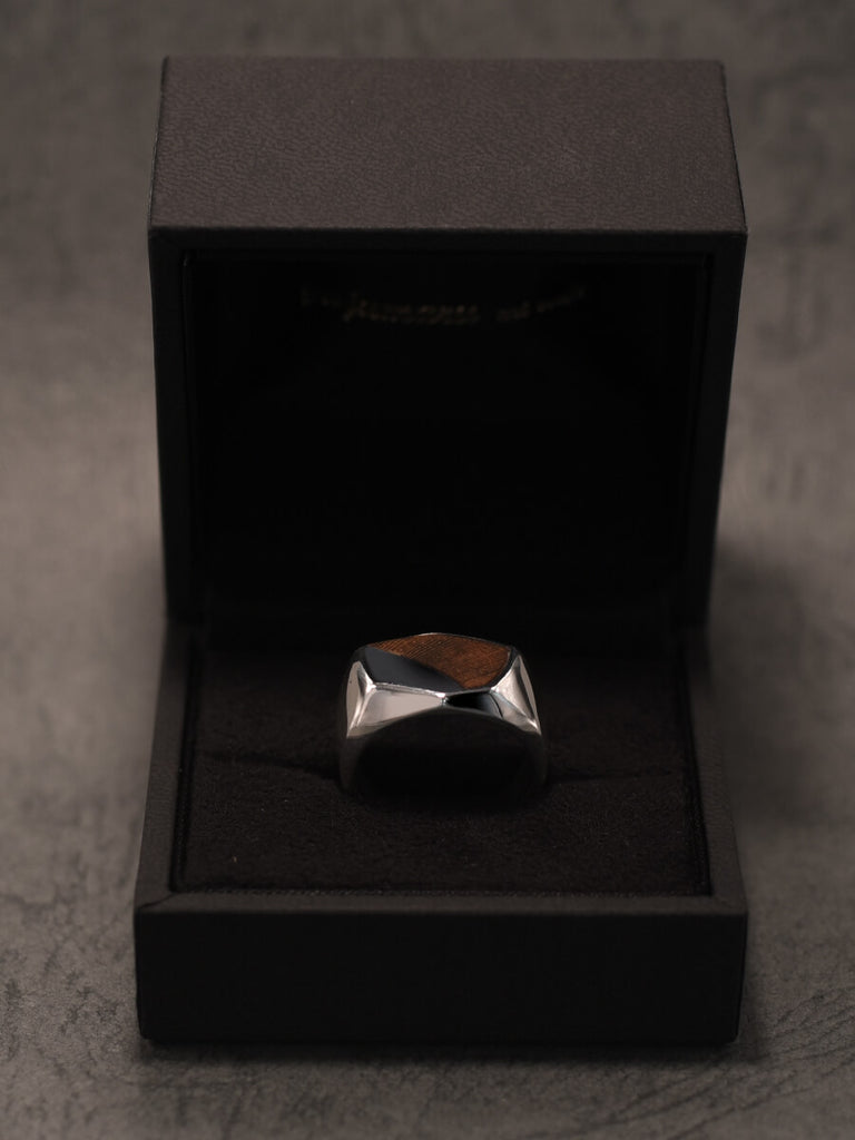 ハードケース付き