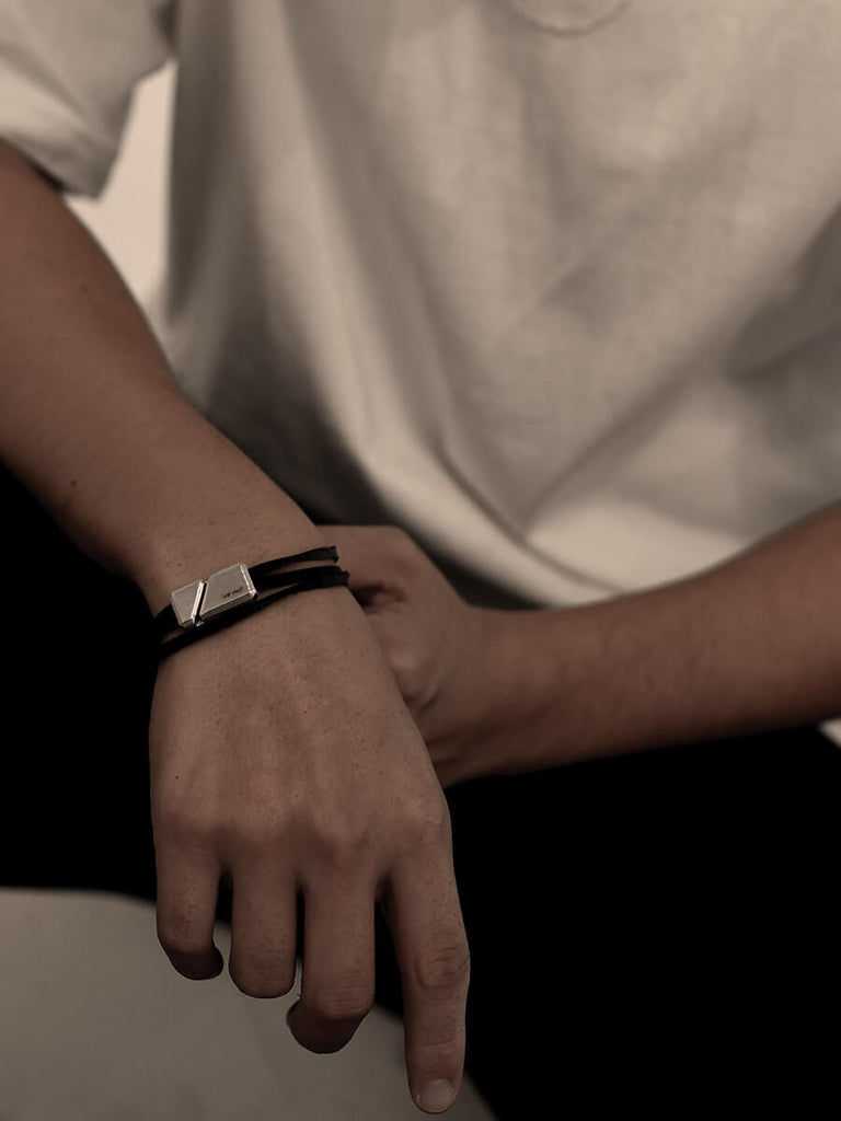 M size (モデル手首周り17cm)