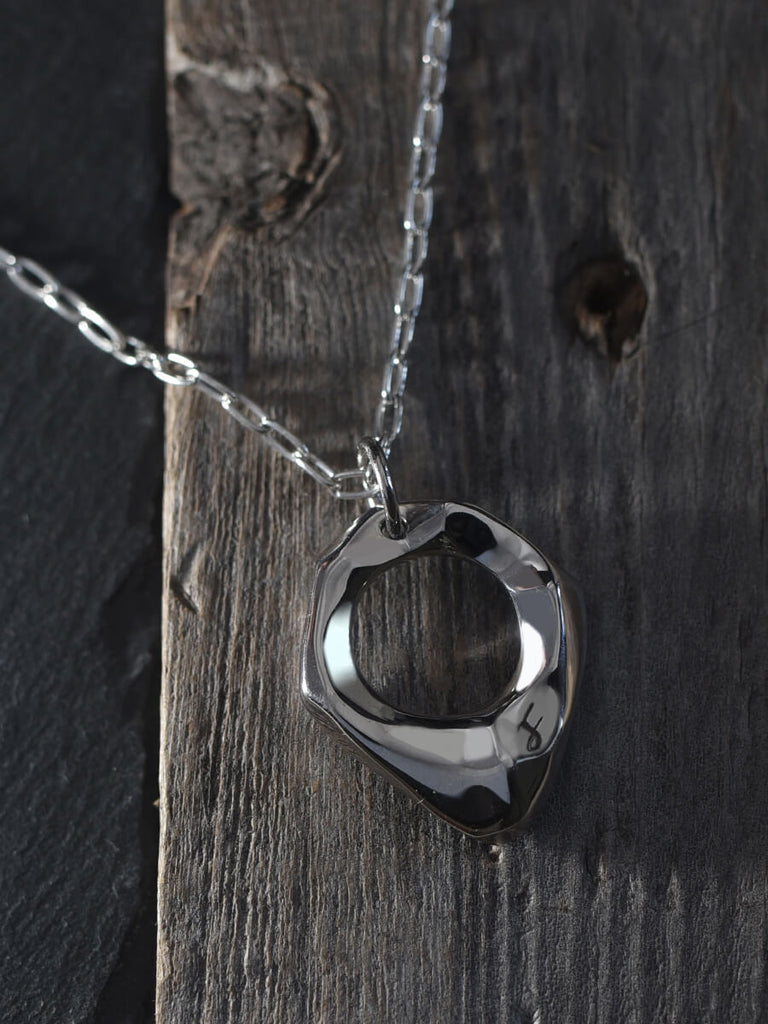 W (横) : 22mm / H (縦) : 27mm