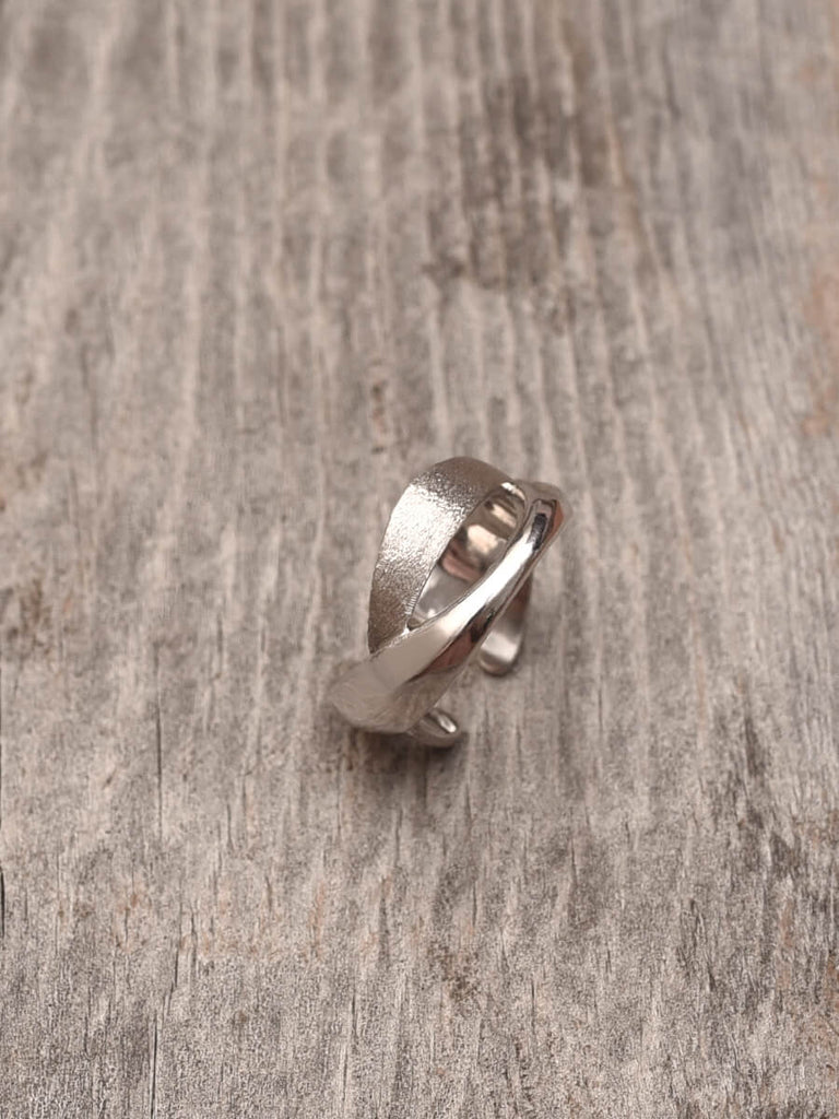 鏡面仕上げと部分マット仕上げ