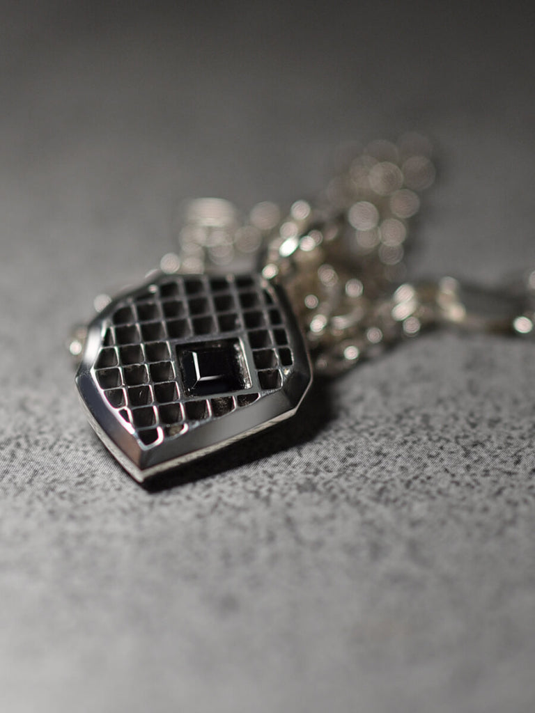 幅 : 17mm / 高さ : 25mm