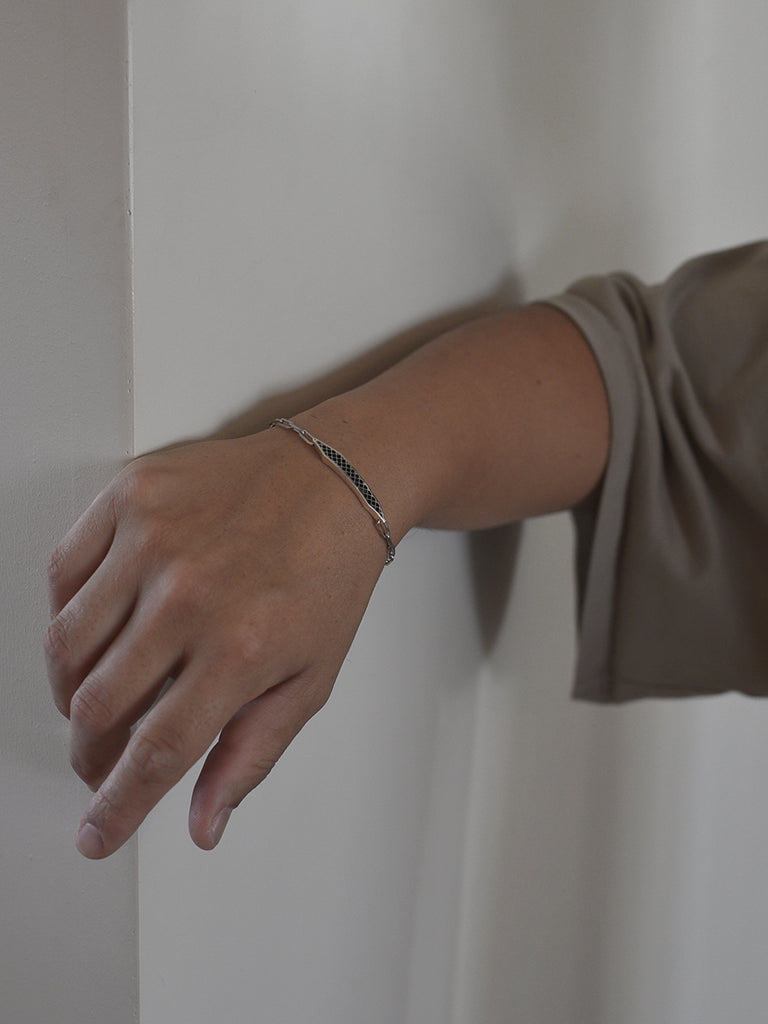 M size (モデル手首周り17cm)