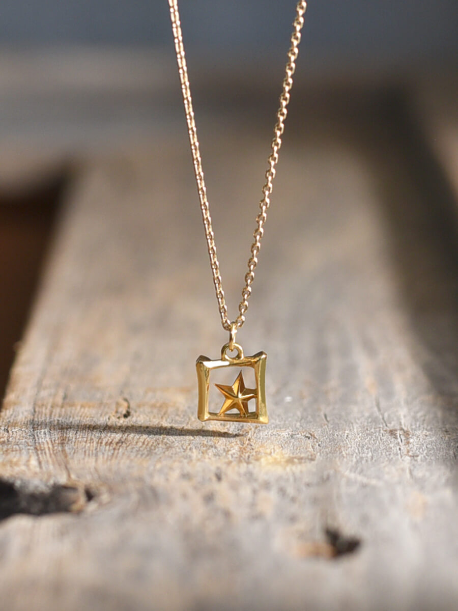 ア*レ様 遺品整理 刻印あり ゴールド葉っぱネックレス 4g 楽天市場